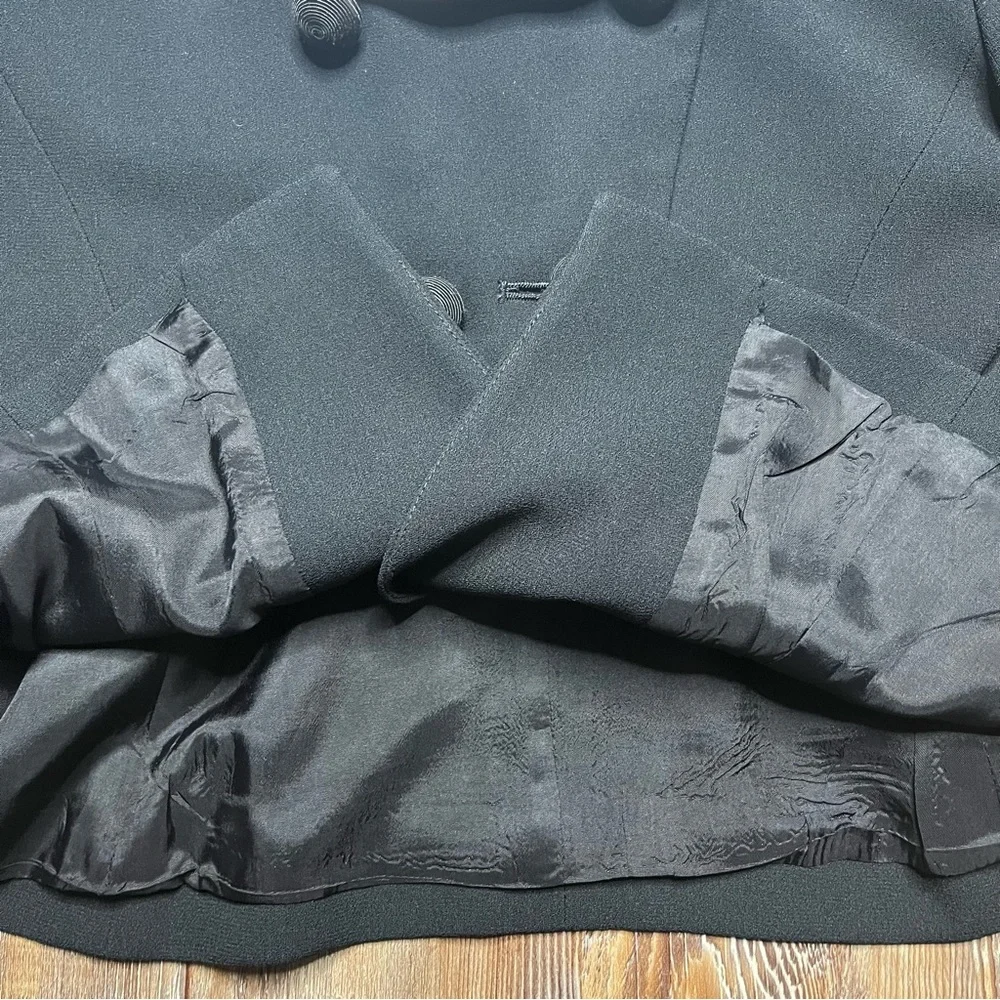 Womens Vintage Christian Dior Black Blazer w detachable White Cuffs and Collar.